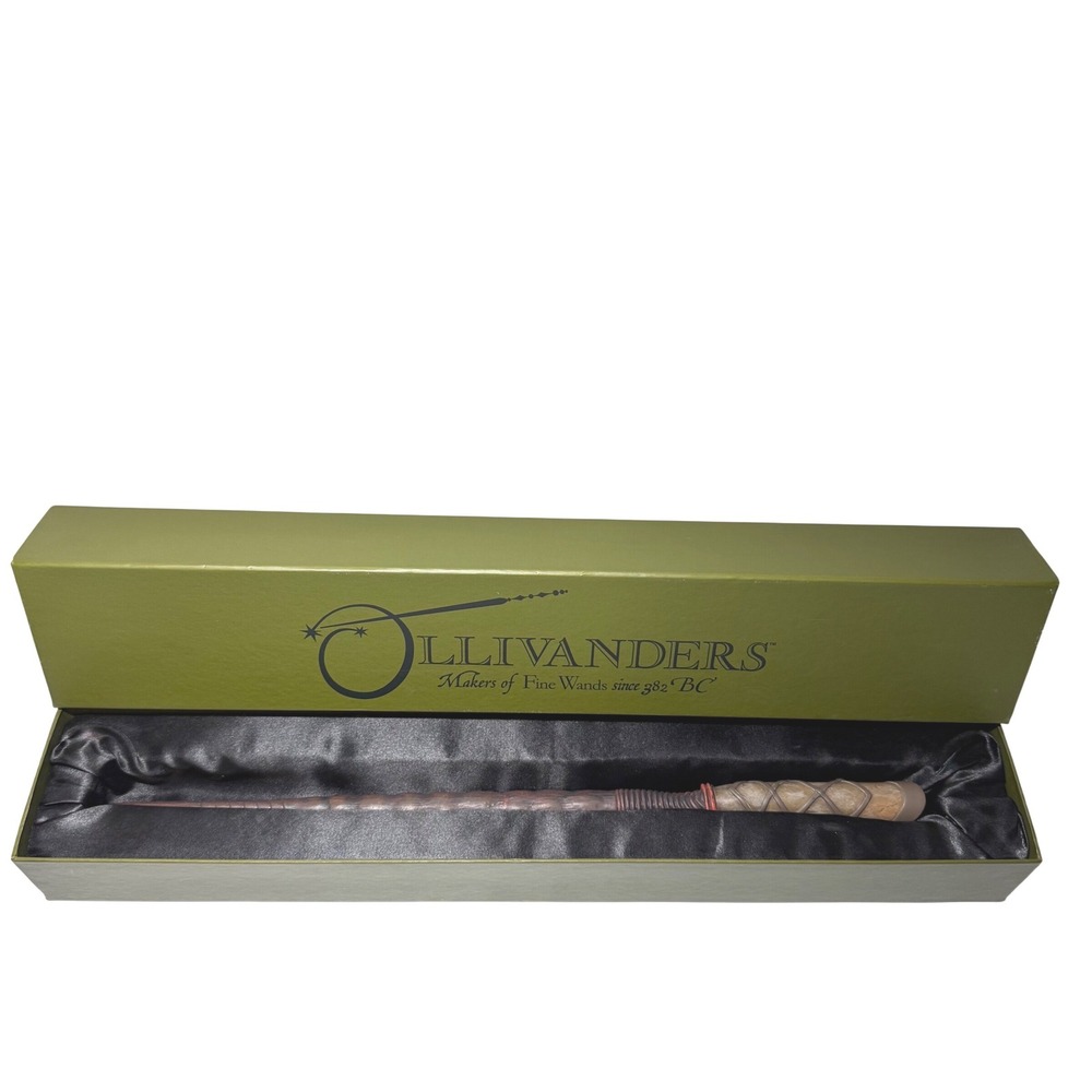 Ollivanders Holly 8 Harry Potter Wand Wizarding World Universal Prop Replica Box